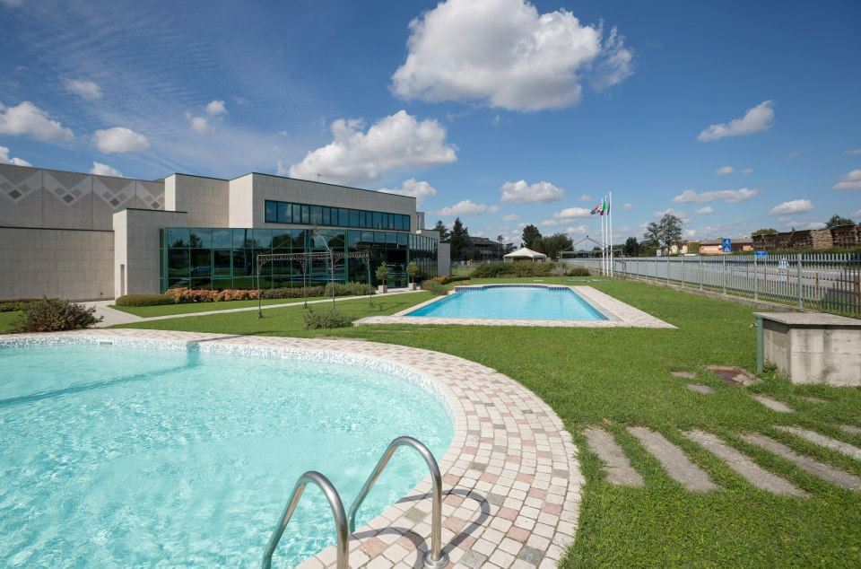 Sede della Almapool SRL - Piscine d'esposizione con rivestimento in mosaico e PVC
